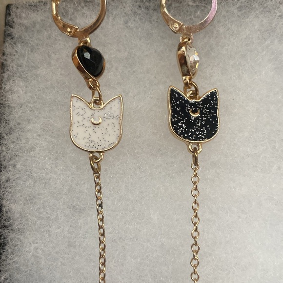 Sailor Moon Earrings - Picture 2 of 5